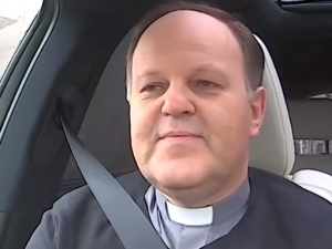 Ks. Kazimierz Sowa na Facebooku o "ryczącym z oburzenia prawactwie". O co chodzi?