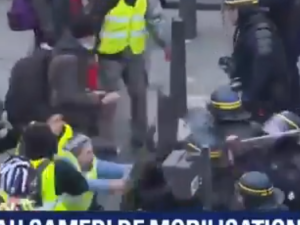[Wideo] Niespokojnie na ulicach Brukseli i Paryża