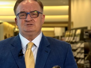 Timmermans chce zmieniać rząd w Polsce. Saryusz-Wolski odpowiada