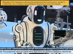 Zaprezentowali najnowocześniejszego robota… który okazał się być mężczyzną