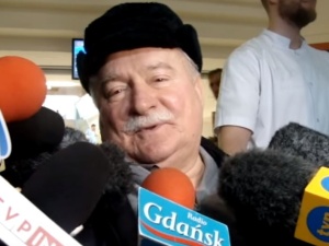 "Tematykę tej rozmowy z pewnością Pan pamięta". Ujawniono nieznaną notkę listu Kiszczaka do Wałęsy