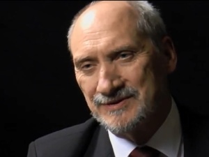 Antoni Macierewicz mocno: Proniemiecki Onet, przeciwny bazom USA, wieszczy katastrofę...