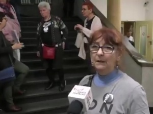 [video] KOD przyszedł "bronić wolności słowa". Nie zorientował się, że to proces przeciw Gazecie Polskiej