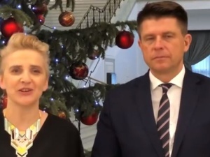[video] On to chyba robi specjalnie. Wpadka Ryszarda Petru przy życzeniach noworocznych