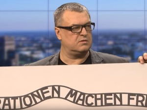 [Tylko u nas] Proniemieccy "aktywiści" niszczą plakaty. Korkuć: Akcja "bojówkarzy Wyborczej"