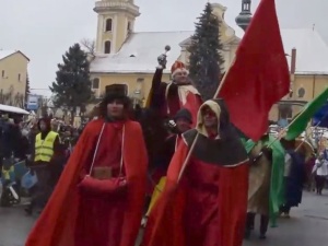 [video] Orszak Trzech Króli w Tychach. Dworzanin Heroda pyta: "Na co wam ta dobra zmiana?" 