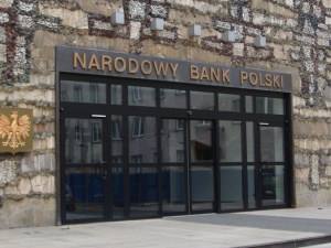 Po konferencji NBP. Wiemy, ile zarabia prezes i dyrektorzy. To mniej niż…