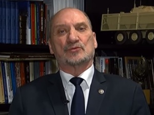 [video] A. Macierewicz krytykuje prorosyjskie tendencje w przestrzeni publicznej i zwrot PiS ku centrum