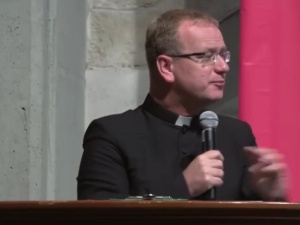 Ks. Węgrzyniak: "Spiralę nienawiści przerywa się przez..."