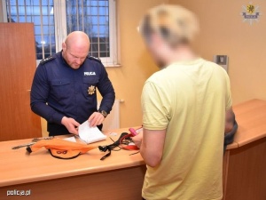 Zatrzymano mężczyznę, który zdewastował pomnik Jana Pawła II. Nieoficjalnie: To antyrządowy aktywista