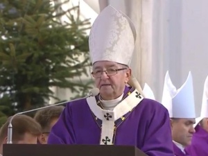 Abp Głódź: "Śmierć przyszła w połowie życia do śp. Pawła Adamowicza - ofiary zbrodniczego zamachu"