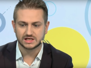 Dziennikarz Onetu: "Smutne, że Schetyna nie odniósł słów o. Wiśniewskiego do siebie". No i się zaczęło
