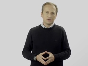 Piasecki:"Pogubiliśmy się już tak strasznie, że wspomnienie katastrofy smoleńskiej rodzi falę komentarzy"