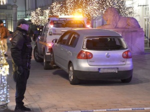 Są zarzuty i wniosek o areszt dla mężczyzny, który próbował wjechać na teren Pałacu Prezydenckiego