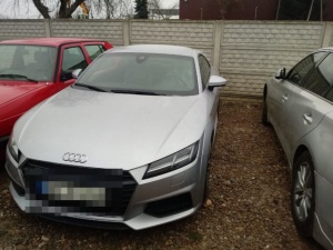 Policjanci odzyskali 6 kradzionych samochodów i motocykl, 2 osoby usłyszały zarzuty
