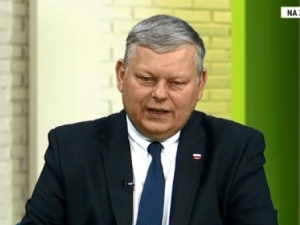 Marek Suski: Opozycja rzucając krzesłami i łamiąc mikrofony nieparlamentarnie atakuje rząd