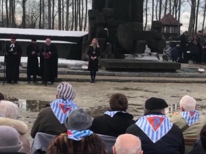 [video] Poruszające. Psalm 42 odmawiają w Auschwitz wspólnie trzej biskupi chrześcijańscy i rabin