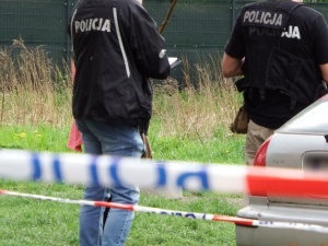 Kierowca ochlapał pieszych błotem. Ci go za to pobili pałkami. Mężczyzna zmarł