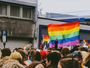 Sąd: "Konstytucja nie zabrania małżeństw homoseksualnych". Kampania Przeciw Homofobii triumfuje?