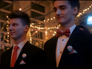 [video] Szkoły wspierają LGBT. Maturzyści zatańczyli "Poloneza równości" na studniówce w warszawskim SLO