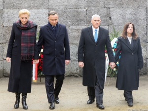 Prezydent Andrzej Duda oraz Wiceprezydent USA Mike Pence z wizytą w Muzeum Auschwitz