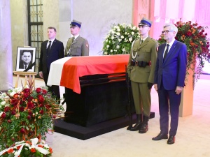 [FOTO] Polacy żegnają premiera Jana Olszewskiego