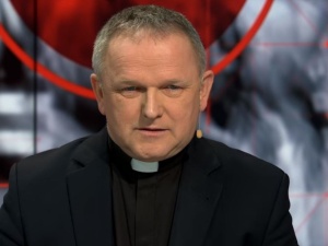 [video] Polacy wyssali antysemityzm z mlekiem matki? "Trudne pytanie"... czyli ks. Lemański u Renaty Kim
