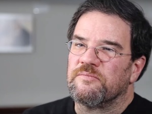 Izraelski dziennikarz do rządu: Traktujecie Polaków jak worek treningowy, a całujecie ślady stóp Niemców