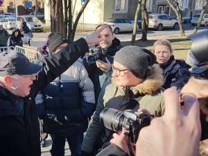[Tylko u nas] Przepychanki pod pomnikiem prałata Jankowskiego