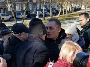 [Tylko u nas] Zobacz video z przepychanek zwolenników prałata Jankowskiego z feministkami