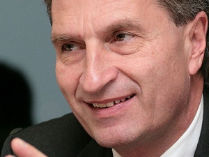 No proszę, proszę, komisarz Oettinger chwali Polskę: Polska jest krajem gospodarczego sukcesu