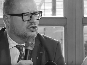 Biegły sądowy twierdzi, że Adamowicz mógł żyć. Błędy medyczne? Błędy organizatora?