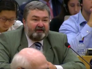 Prof. Karski: Opozycja bardzo instrumentalnie traktuje środowiska LGBT, którym wyciera sobie usta
