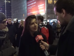 [video] Feminista [?] na "dyskotece" na Rondzie Dmowskiego: "Ja nie jestem za niepodległością Polski"