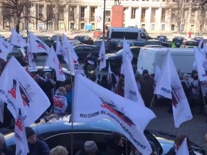 [video] "Jak nie chcą rozmawiać w gabinetach, porozmawiamy na ulicach". Protest nauczycieli na Śląsku