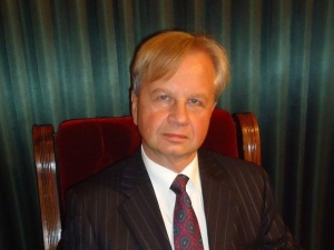 [Listy do redakcji] Prof. W. Julian Korab-Karpowicz: Powstańcie z kolan. List otwarty