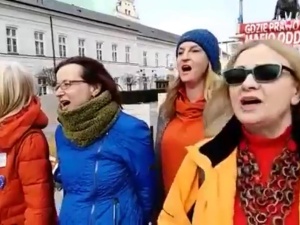 [video] Niezapomniane przeżycie. "Obrońcy demokracji" dali "koncert" pod Pałacem Prezydenckim