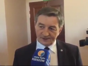 Marszałek Kuchciński: "Kto powtarza te oszczerstwa musi liczyć się z odpowiedzialnością prawną"