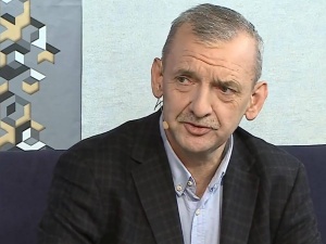 Broniarz zamieszcza kontrowersyjnego politycznie mema. Interneuci oburzeni odpowiedają ostro