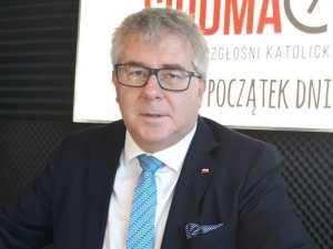 R. Czarnecki: Żałuję, że komisarz Bieńkowska przyłożyła rękę do tego fatalnego budżetu