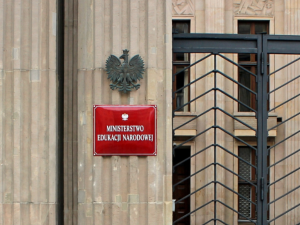 MEN: Prosimy warszawskich włodarzy o to, aby nie straszyli rodziców i uczniów