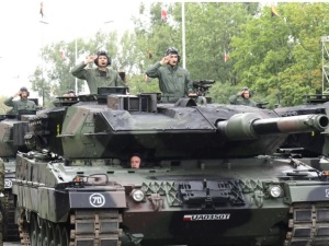 Wielka defilada służb mundurowych 3 maja w Warszawie