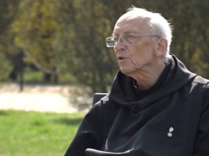 Ojciec Gużyński obraża o. Knabita. Benedyktyn odpowiada: "Byłbym zażenowany, gdyby mnie pochwalił"
