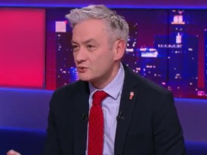 Biedroń: "Palił się Most Łazienkowski. To symbol upadającego przemysłu łazienkowego?". Wybranowski ostro