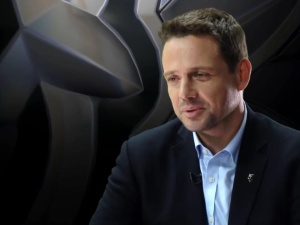 Trzaskowski publikuje zdjęcie pracowników Ratusza solidaryzujących się ze strajkiem. Co z uczniami?