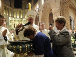 Homilia Przewodniczącego KEP abp Gądeckiego podczas Wigilii Paschalnej: Prawdziwie Zmartwychwstał!