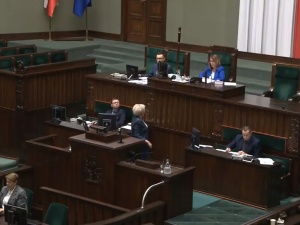 [video] "Mam dużo cierpliwości dla takich blondynek jak pani". B. Mazurek ostro do posłanki PO w Sejmie