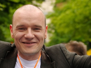 Redbad Klynstra-Komarnicki po deklaracji dalszej ekspozycji prac Natalii LL: #MaszBaboBanana
