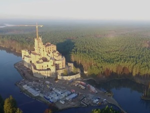 Zamek w Puszczy Noteckiej: Regionalny Dyrektor Ochrony Środowiska uchylił decyzję ws. budowy 