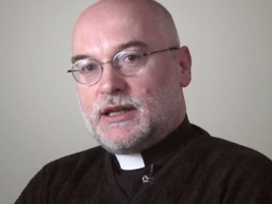 Ojciec Kowalczyk: "Support sprawił, iż mało kto analizuje mowę Tuska. A przecież Tusk błysnął złotymi..."